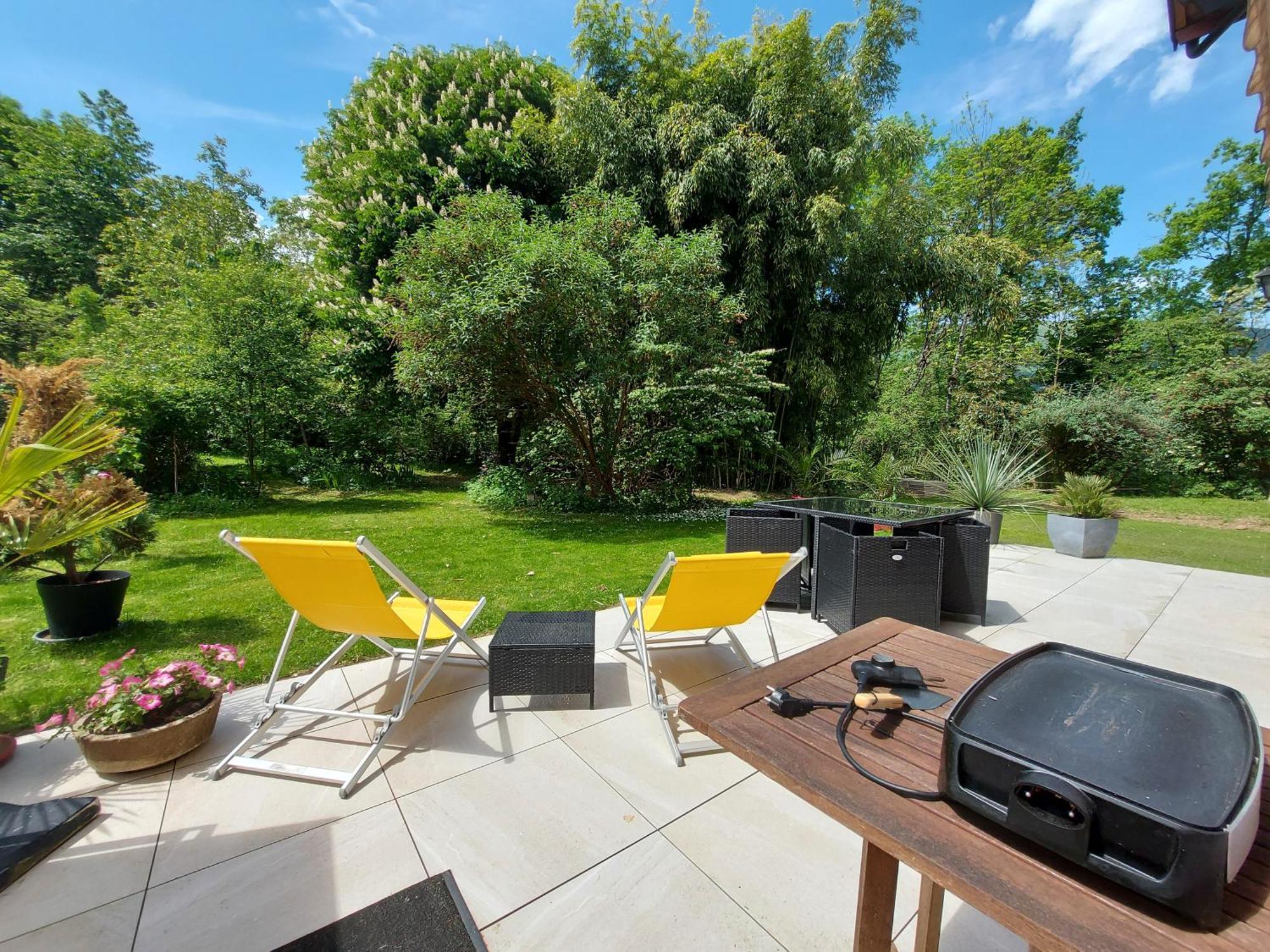 Centre St Jorioz : Charmant Et Spacieux Studio Avec Terrasse Et Jardin Privatif Saint-Jorioz Buitenkant foto